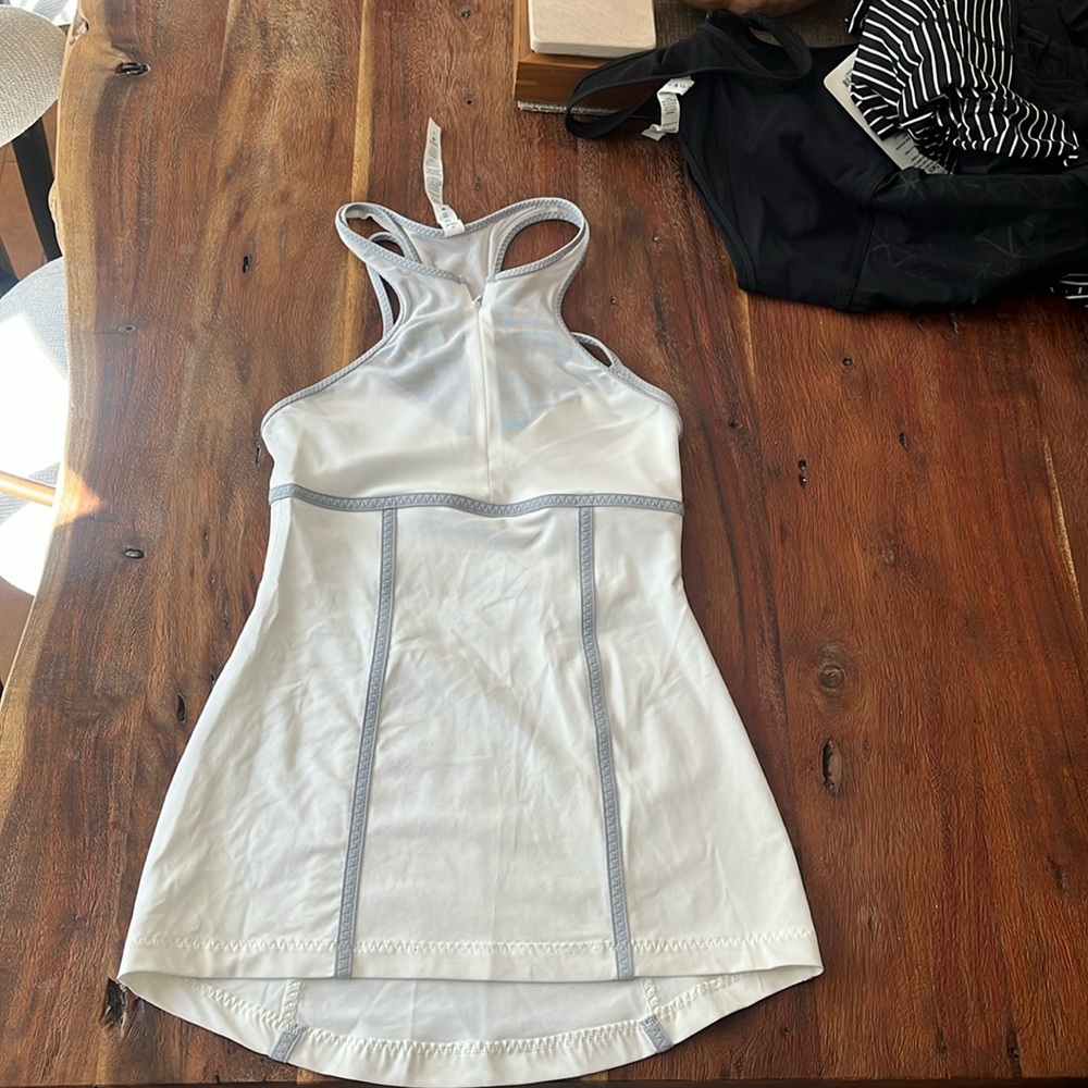 Lululemon athletica size 4 tank top. 89% nylon, 11% spandex